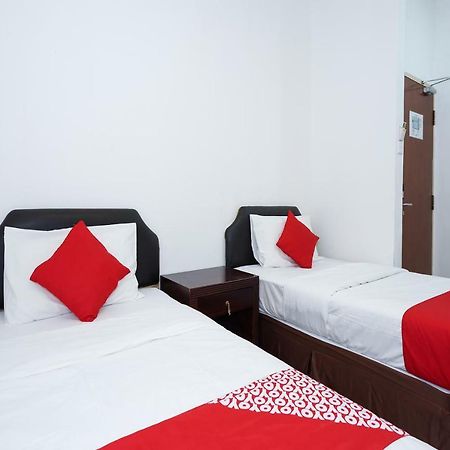 Oyo 43955 N9 Business Hotel Nilai Ngoại thất bức ảnh