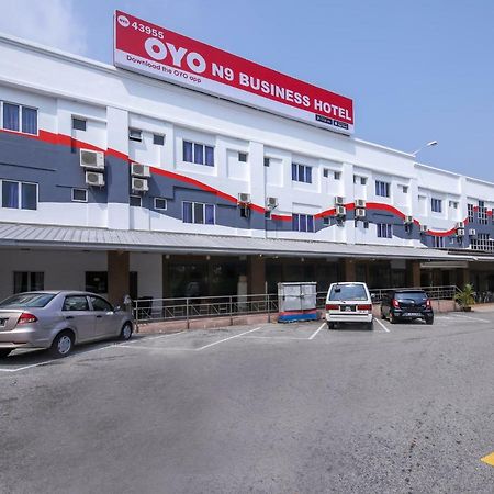 Oyo 43955 N9 Business Hotel Nilai Ngoại thất bức ảnh