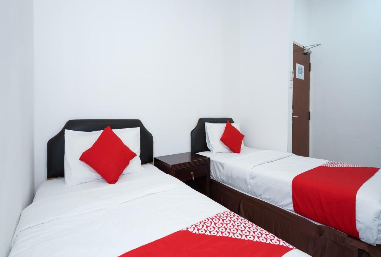 Oyo 43955 N9 Business Hotel Nilai Ngoại thất bức ảnh