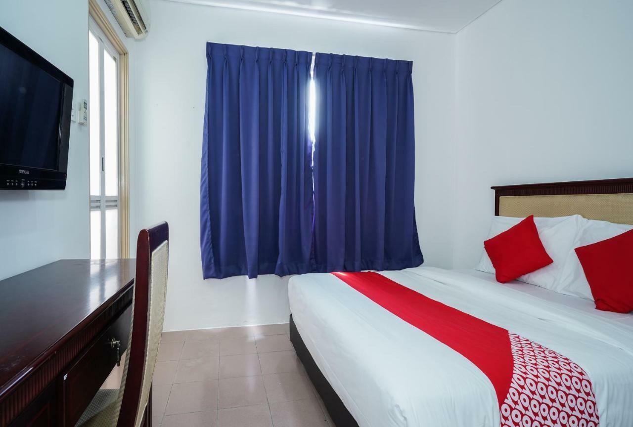 Oyo 43955 N9 Business Hotel Nilai Ngoại thất bức ảnh