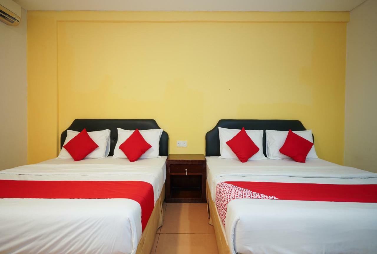 Oyo 43955 N9 Business Hotel Nilai Ngoại thất bức ảnh