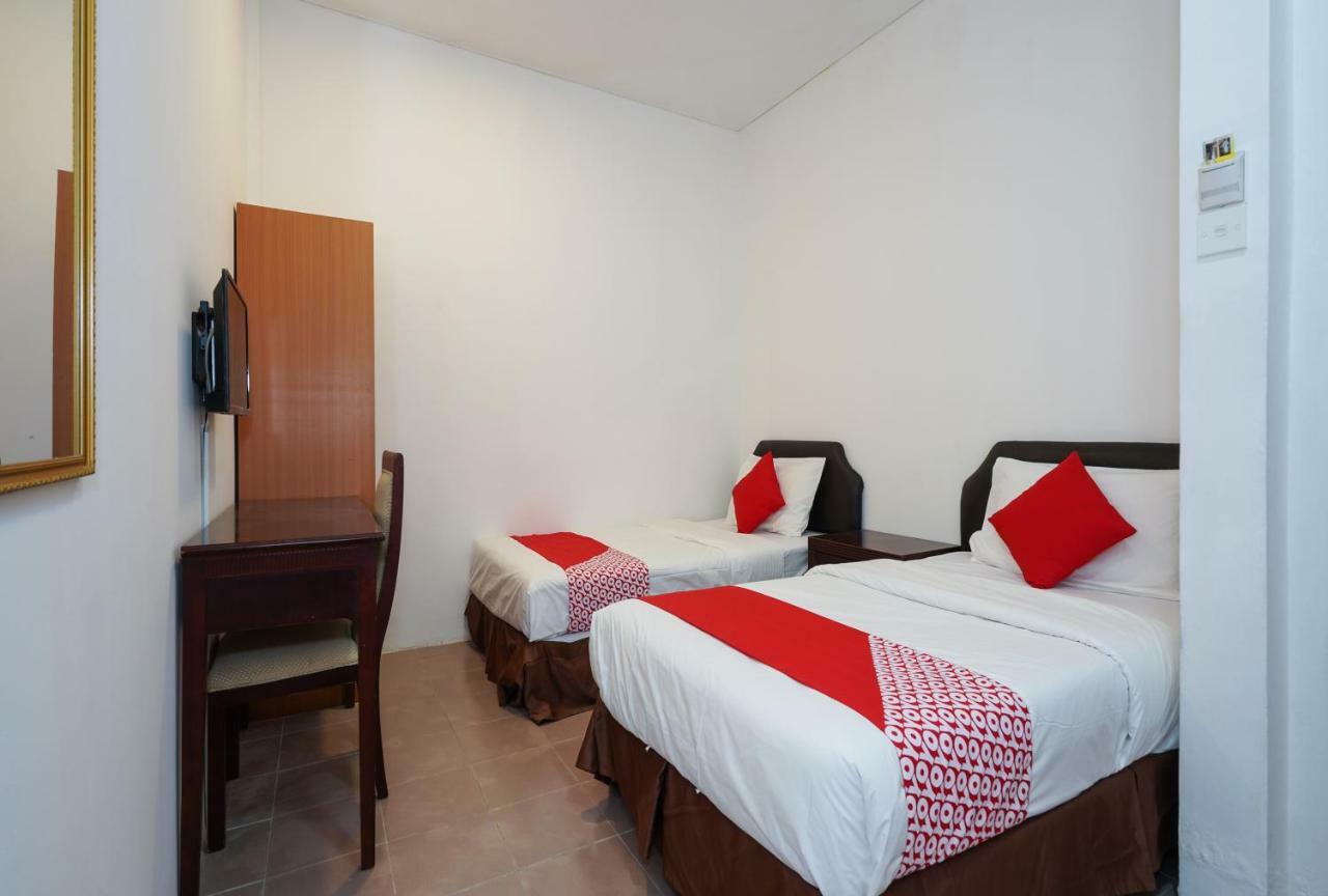 Oyo 43955 N9 Business Hotel Nilai Ngoại thất bức ảnh