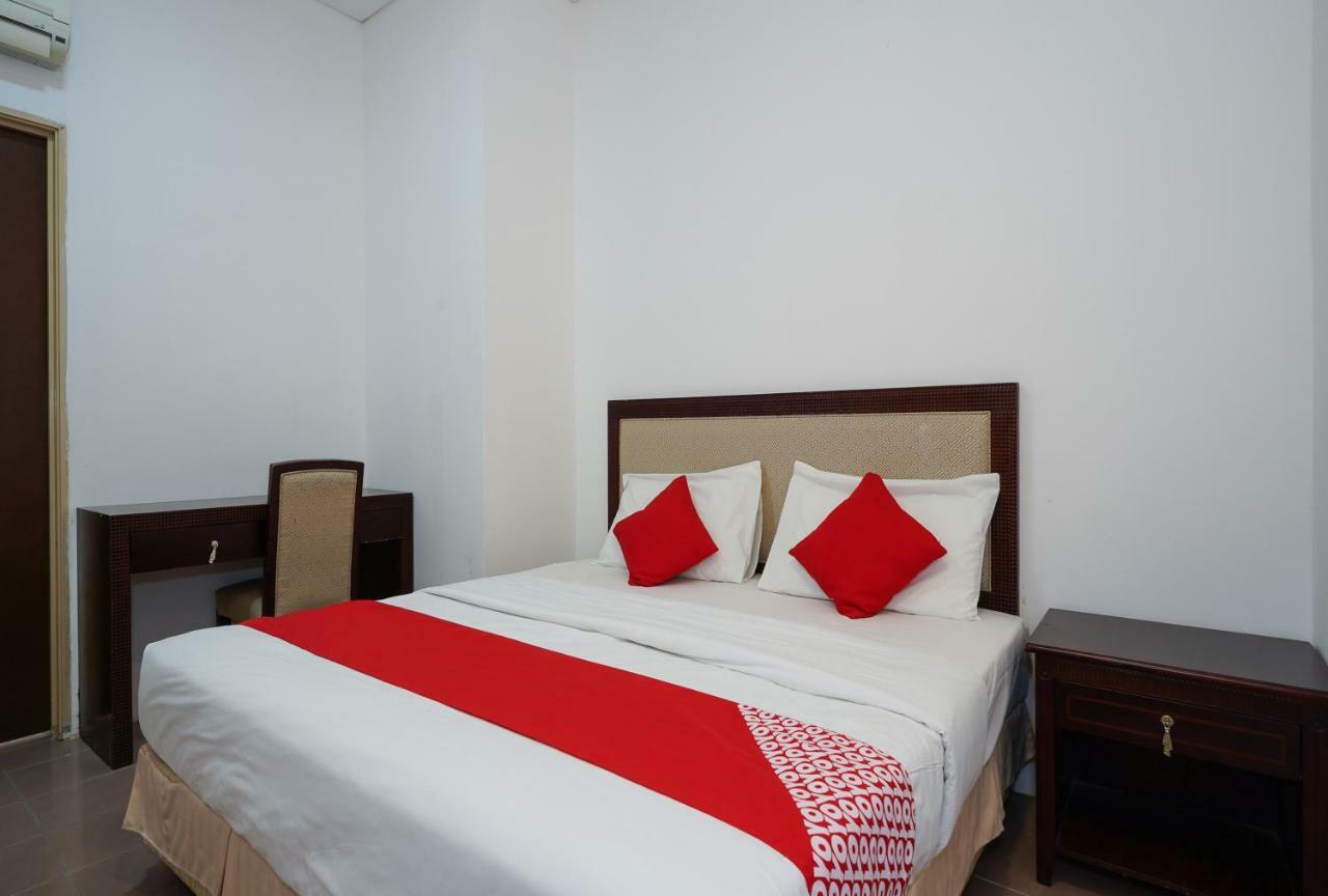 Oyo 43955 N9 Business Hotel Nilai Ngoại thất bức ảnh