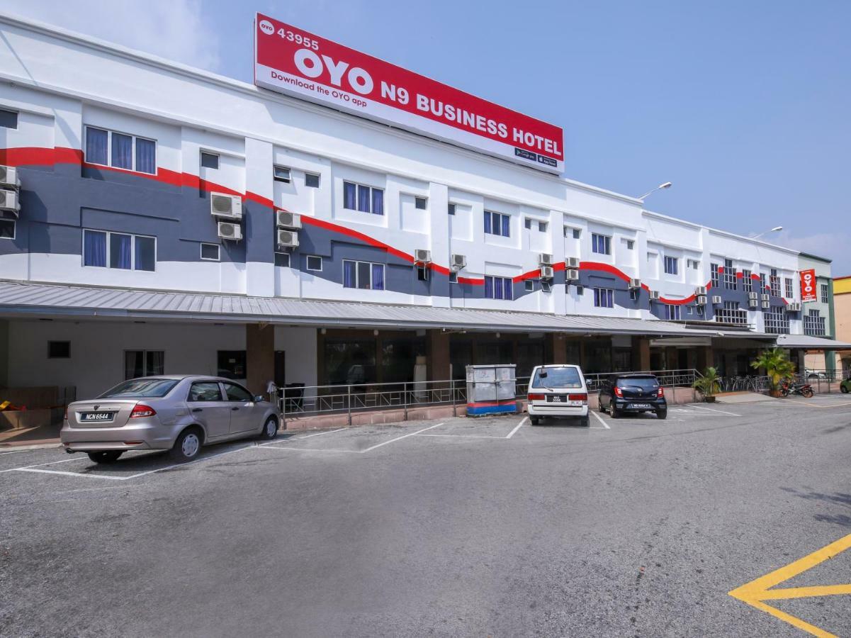 Oyo 43955 N9 Business Hotel Nilai Ngoại thất bức ảnh