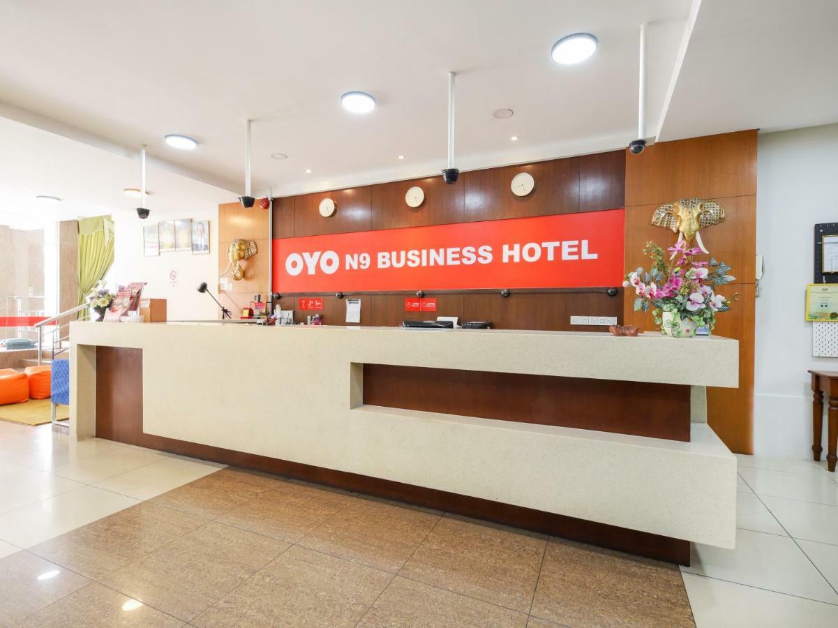 Oyo 43955 N9 Business Hotel Nilai Ngoại thất bức ảnh