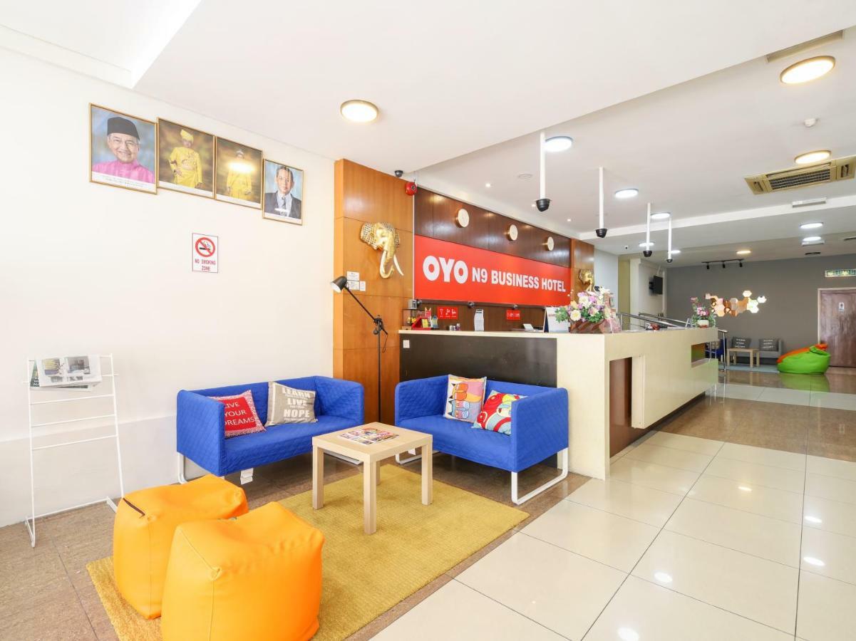 Oyo 43955 N9 Business Hotel Nilai Ngoại thất bức ảnh