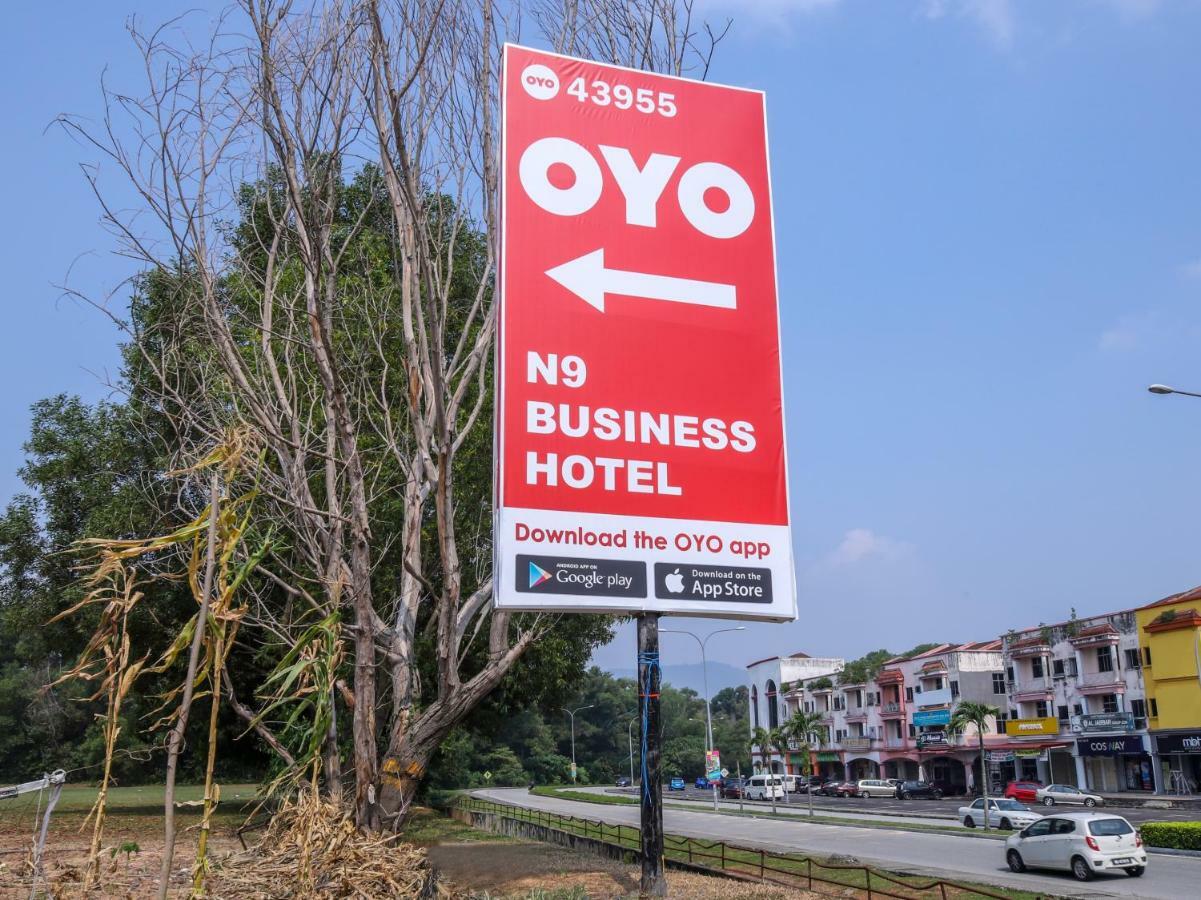 Oyo 43955 N9 Business Hotel Nilai Ngoại thất bức ảnh