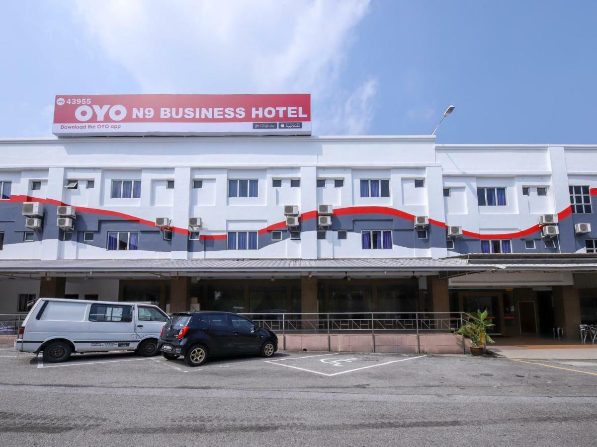 Oyo 43955 N9 Business Hotel Nilai Ngoại thất bức ảnh