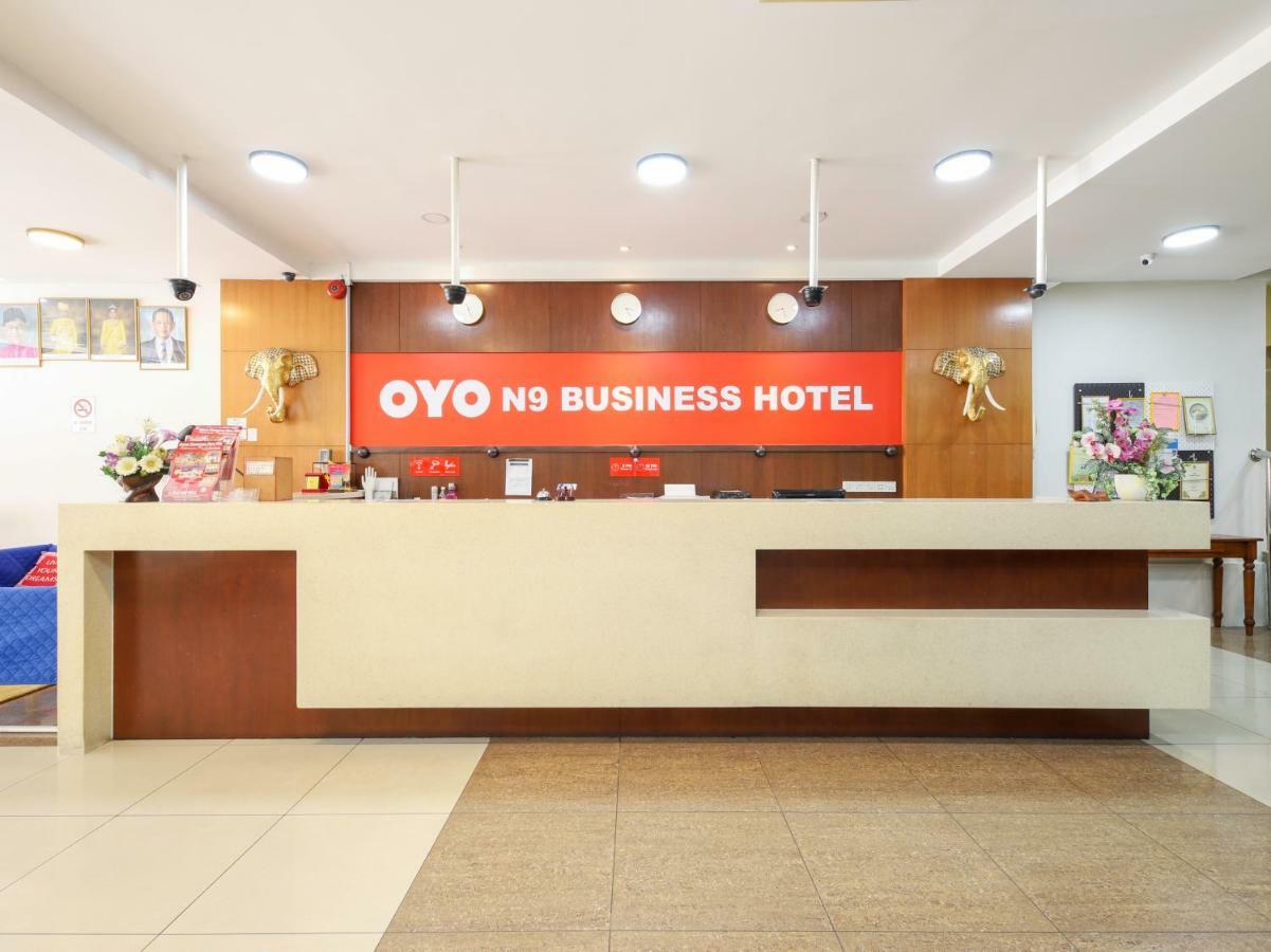 Oyo 43955 N9 Business Hotel Nilai Ngoại thất bức ảnh