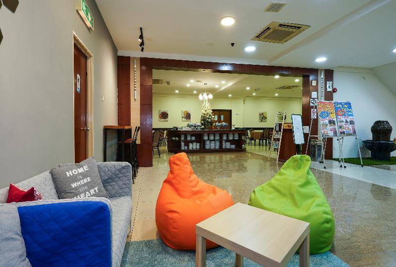 Oyo 43955 N9 Business Hotel Nilai Ngoại thất bức ảnh