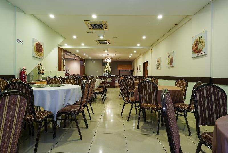 Oyo 43955 N9 Business Hotel Nilai Ngoại thất bức ảnh