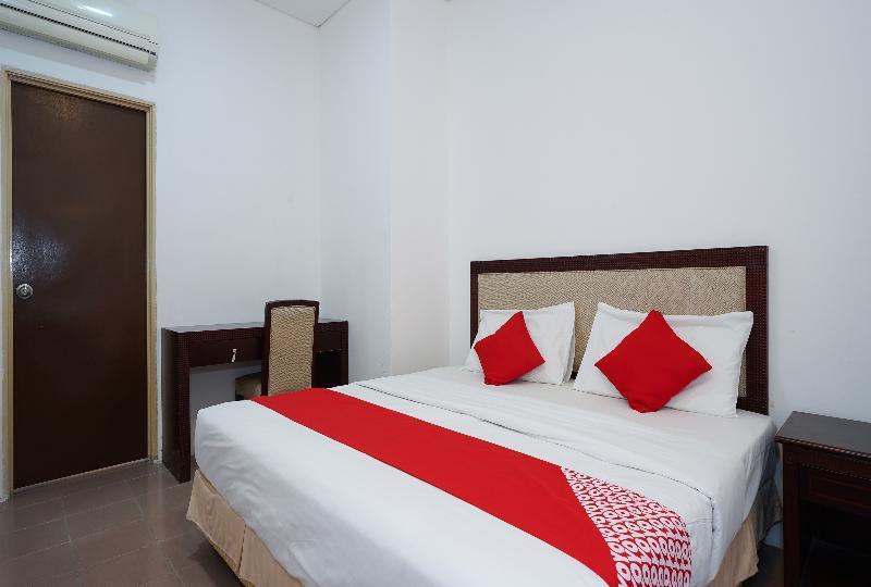 Oyo 43955 N9 Business Hotel Nilai Ngoại thất bức ảnh